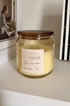 Vela Perfumada En Tarro De Vidrio Con Tapa De Pino