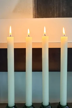Velas Con Diseño De Rayas Finas En Relieve Blancas