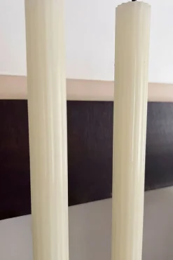 Velas Con Diseño De Rayas Finas En Relieve Blancas
